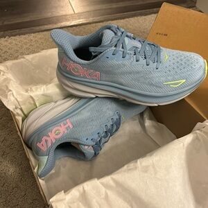 Hoka Clifton 9 Shoes BRAND NEW in box 8.5 Dusk/Pink Twilight